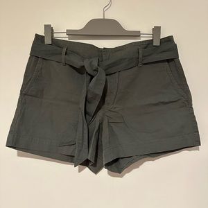 Loft Shorts Army Green